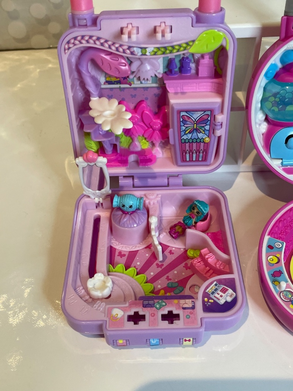 Shopkins Lil Secrets Mini Locket Playsets - Picture 2 of 10